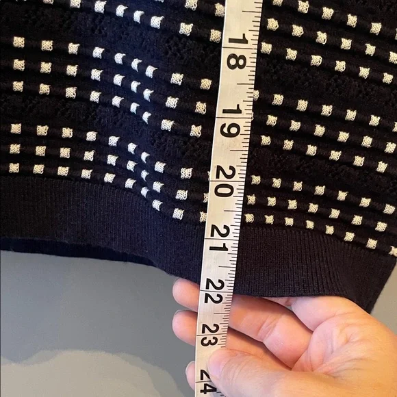 Adrianna Papell Navy and White V-Neck Sweater with fringe Size Large - Picture 9 of 10